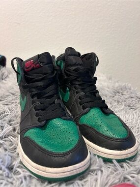 Jordan 1 Retro High Pine Green Black Sneakers